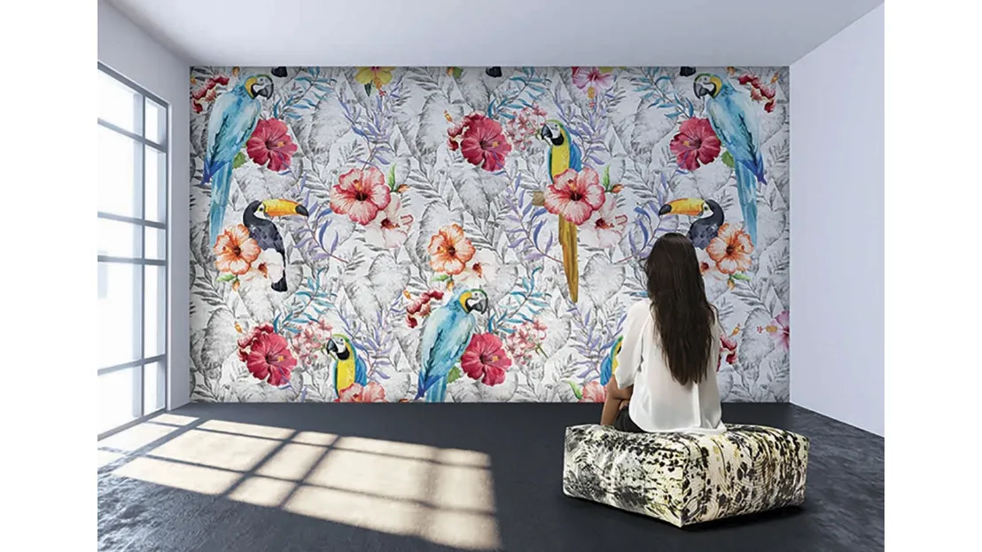 Carta da parati vinilica con fiori, pappagalli e tucani Rio Grande di Instabilelab