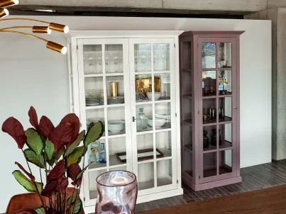 Mobile Contenitore English in legno massello di Rovere laccato con ante in vetro di Devina Nais