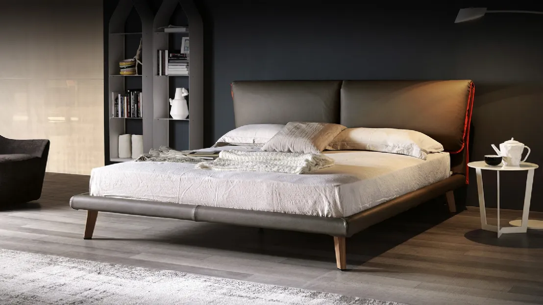 Letto imbottito con testiera Adam di Cattelan Italia