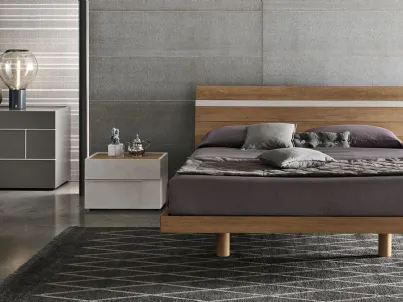 Letto con testiera  in materico nodato chiaro e inserto materico cemento Joker di Tomasella