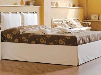 Letto in tessuto con testiera in acciaio verniciato rivestita con cuscini imbottiti con contenitore Vivere 02 di Hoppla