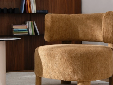 Poltroncina rivestita in tessuto Glen Soft di Calligaris