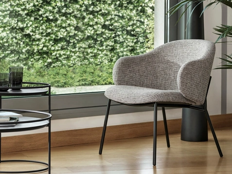 Poltroncina con seduta lounge Holly di Calligaris
