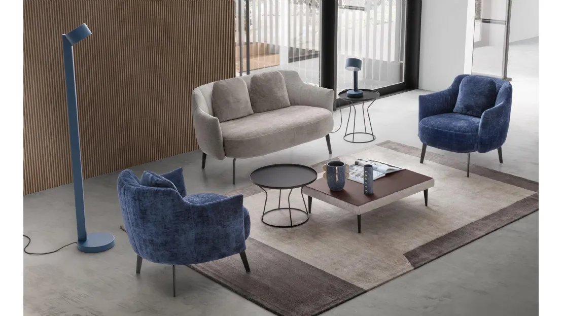 Divano lineare in tessuto Shelley Loveseat di Le Comfort