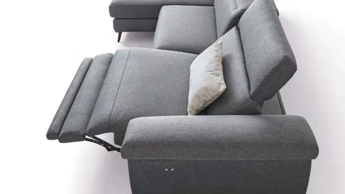 Divano con movimento relax in tessuto Zeno di Le Comfort