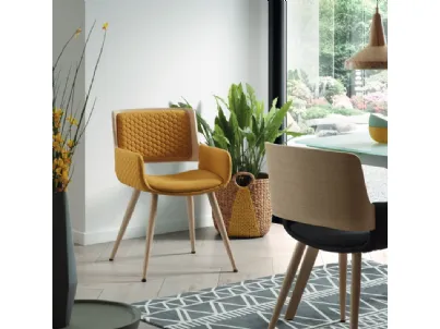 Sedia dallo stile nordico con struttura in legno chiaro, imbottita in tessuto, Andre di La Forma