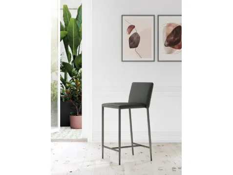 Sgabello Drop Vintage imbottito e rivestito in ecopelle con struttura in metallo di Arredo3