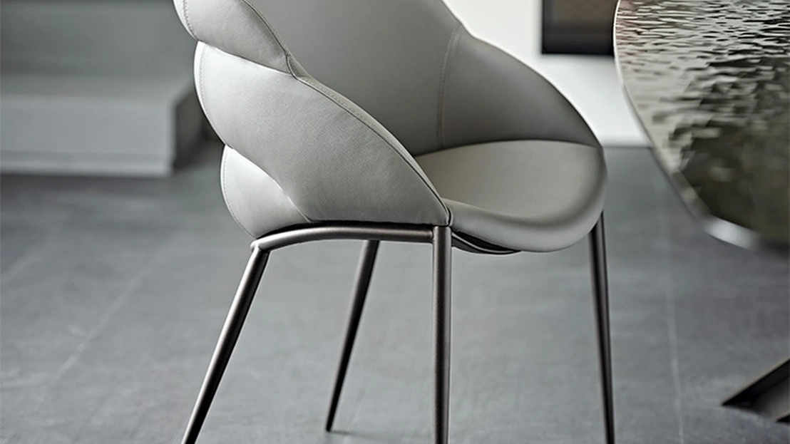 Sedia imbottita rivestita in ecopelle Camilla di Cattelan Italia