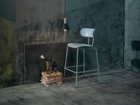 Sgabello Sam in polipropilene di Stones