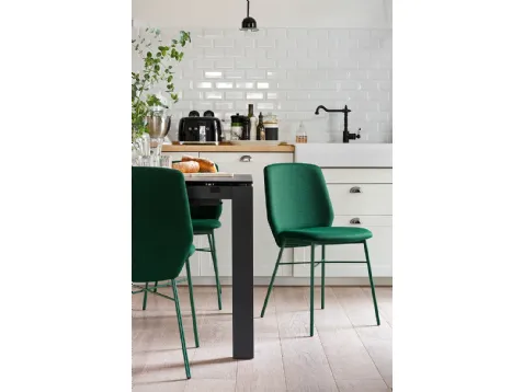 Sedia in tessuto con gambe in metallo Sibilla soft di Connubia