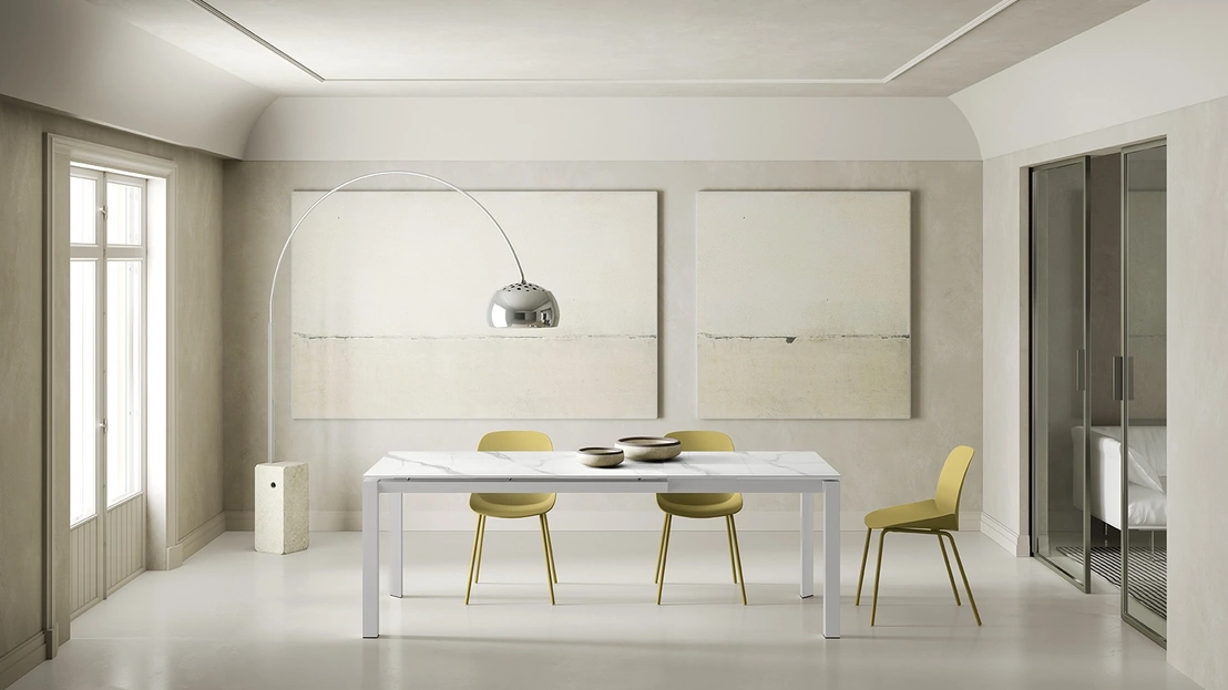 Tavolo Account 24 con top in ceramica di Stones