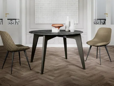 Tavolo rotondo Magic con top in laminato e gambe in massello di Frassino verniciato di Arredo3