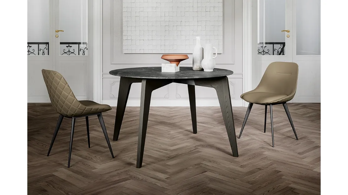 Tavolo rotondo Magic con top in laminato e gambe in massello di Frassino verniciato di Arredo3