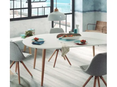 Tavolo da cucina rotondo in MDF laccato, 4 gambe in legno di faggio, Oakland di La Forma
