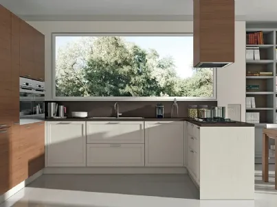 Cucina Moderna con penisola bicolore in laccato bianco opaco e legno naturale Melograno composizione 5 di Le Fablier