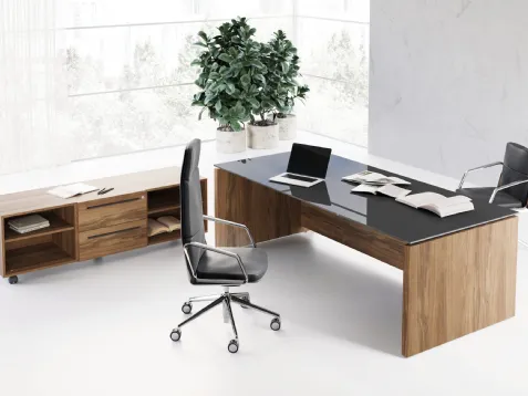 Scrivania Direzionale Ufficio Eos in Rovere Naturale con Top Vetro Nero di Las Mobili