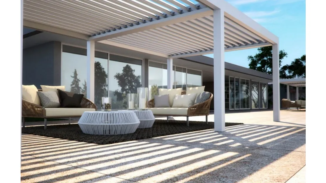 Pergola bioclimatica in alluminio con lamelle frangisole orientabili Vision di Pratic