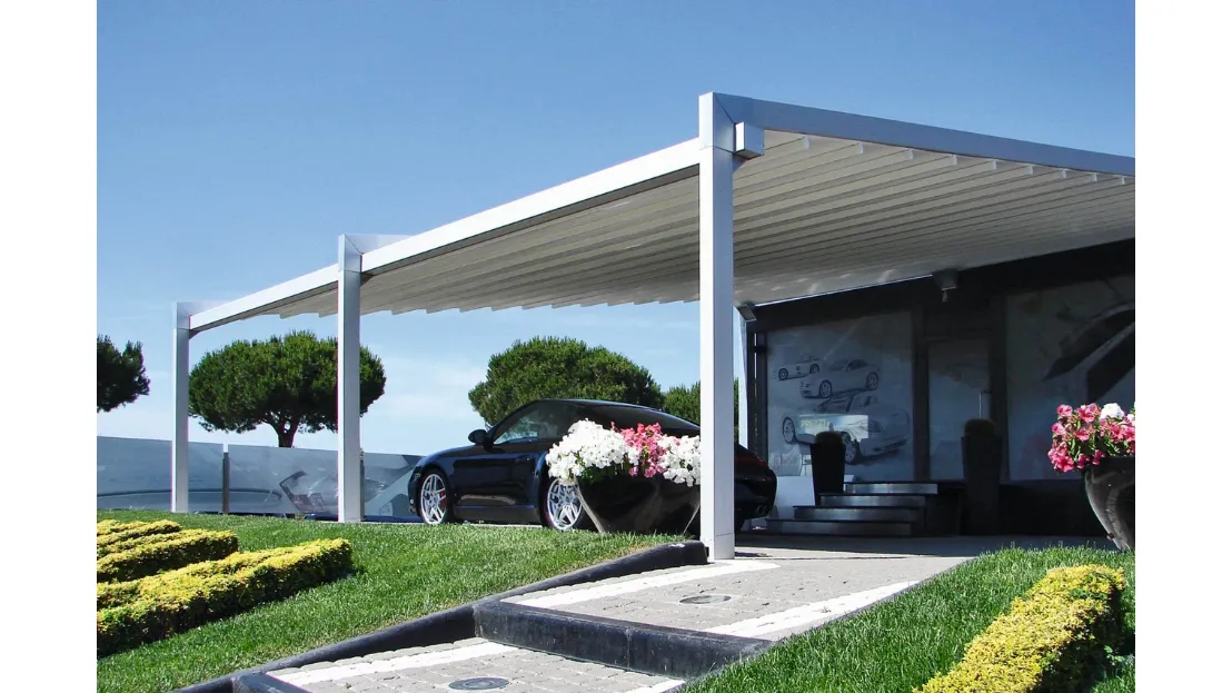 Pergola contemporanea dal design innovativo in alluminio con telo ad impacchettamento Evo di Pratic