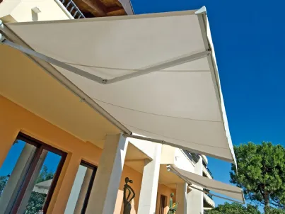 Tenda da sole a bracci estensibili in grado di resistere alle forti sollecitazioni del vento e garantire una protezione sicura dal sole Flex 300 di Pratic