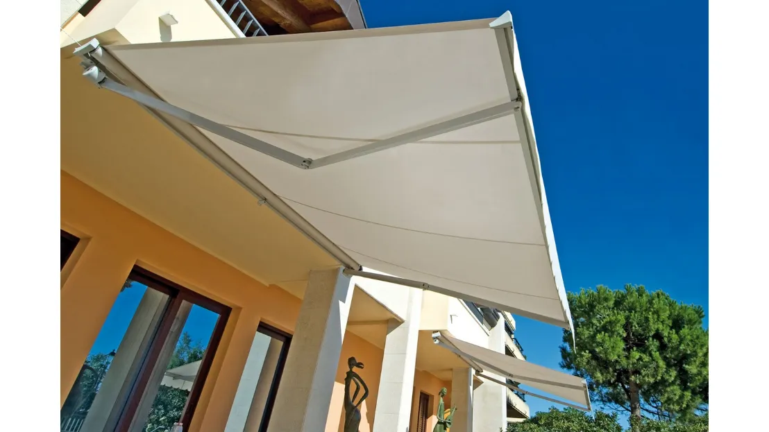 Tenda da sole a bracci estensibili in grado di resistere alle forti sollecitazioni del vento e garantire una protezione sicura dal sole Flex 300 di Pratic